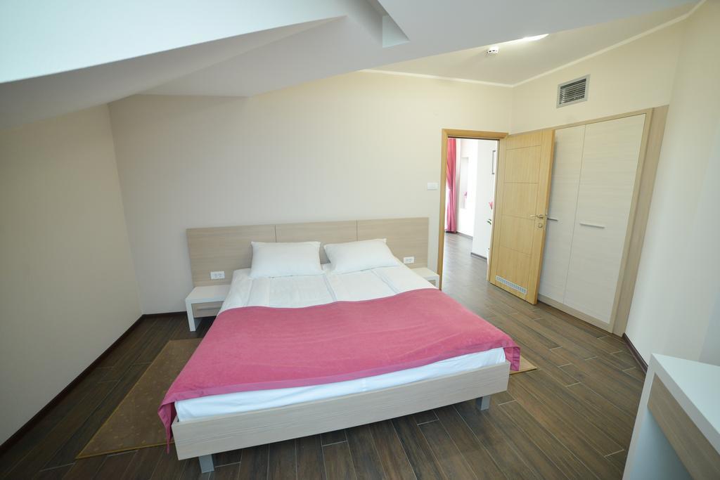 Kesten Futog Kamer foto
